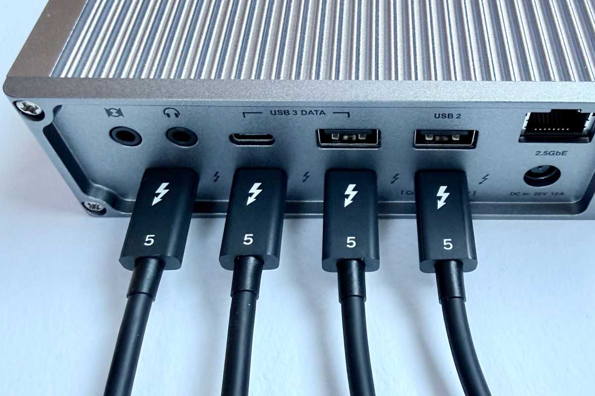 CalDigit TS5 Thunderbolt 5 Dock cables x4