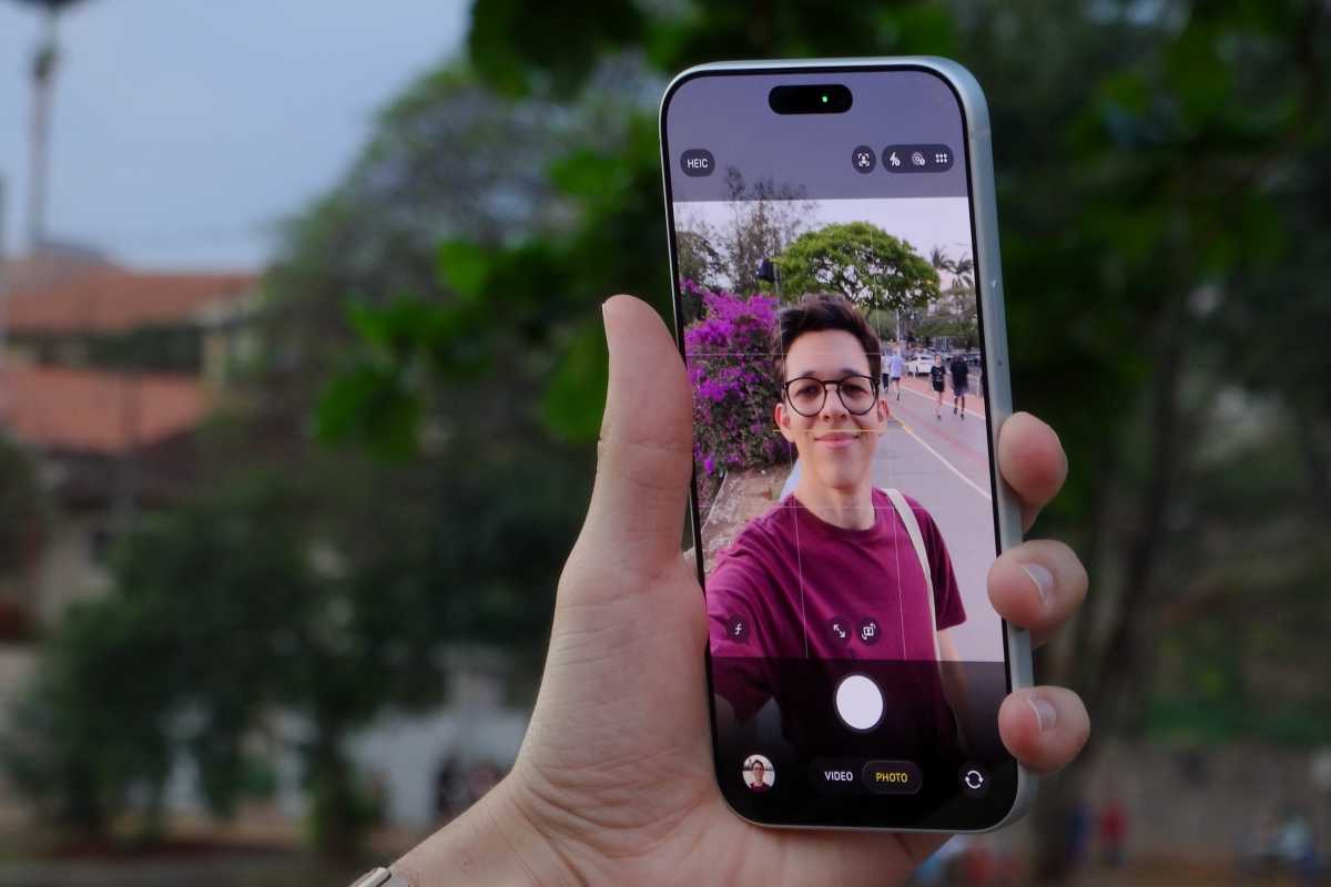 iPhone 17 Pro Max taking selfie