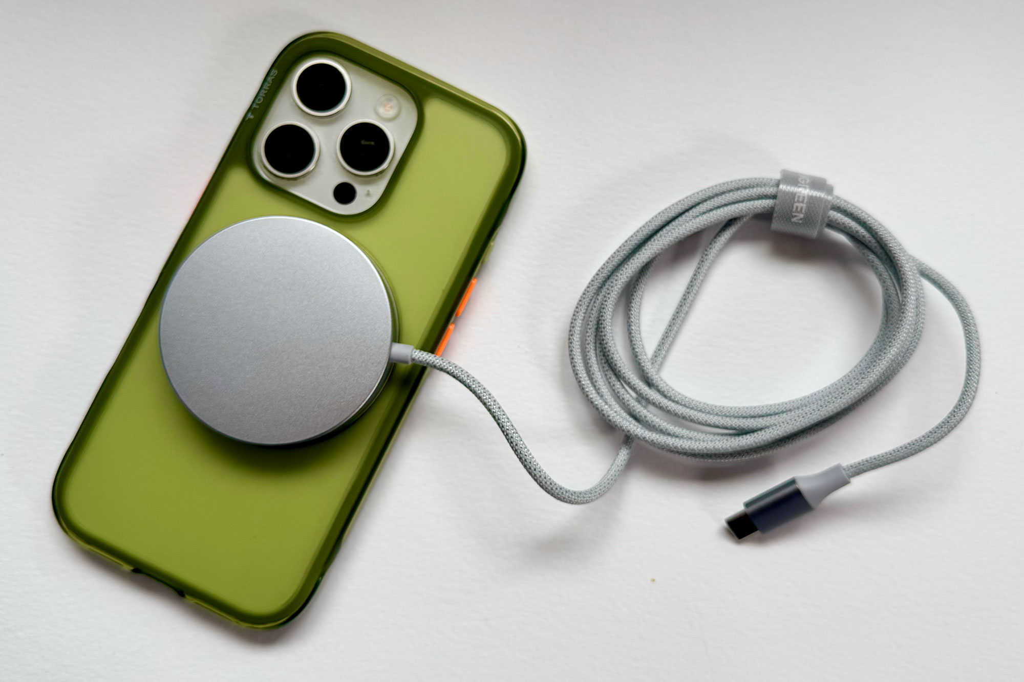 Ugreen MagFlow Magnetic Wireless Charging Pad 25W – Alternative simple 25W MagSafe charger